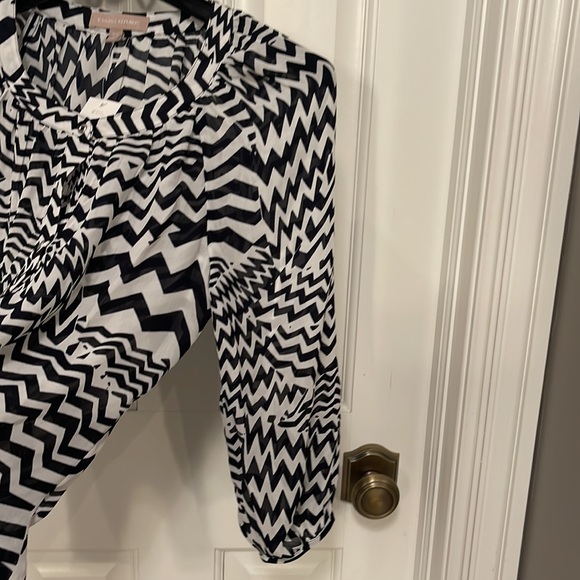 Banana Republic Blouse - Picture 3 of 8